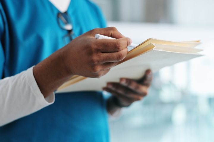 image of a hospital bill-only manager documenting information utilizing the casechek bill only healthcare solutions